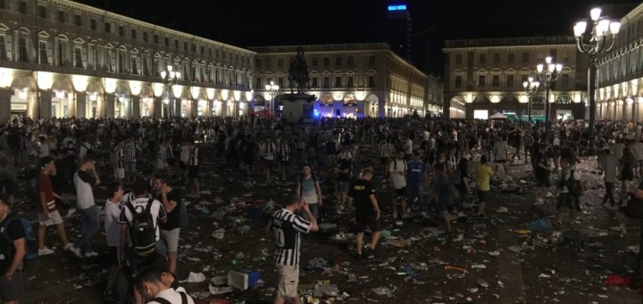 torino-allarme-bomba-piazza-san-carlo