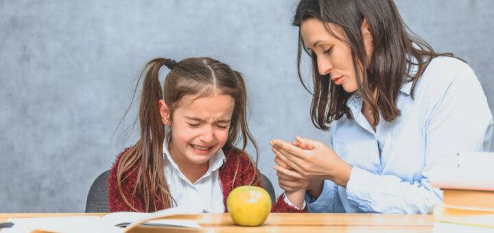 alunno si fa male a scuola